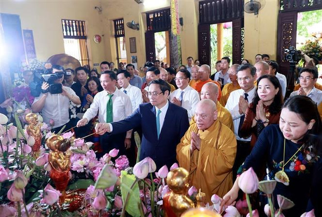 Le Premier ministre Pham Minh Chinh présente ses félicitations pour le 2567e anniversaire du Bouddha ảnh 2 Le Premier ministre Pham Minh Chinh présente ses félicitations pour le 2567e anniversaire du Bouddha ảnh 2