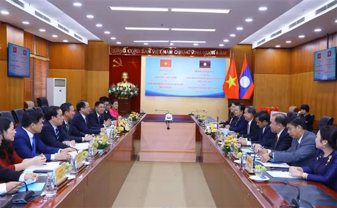 Vietnam-Laos: échange d’expériences sur la gestion des affaires religieuses ảnh 1