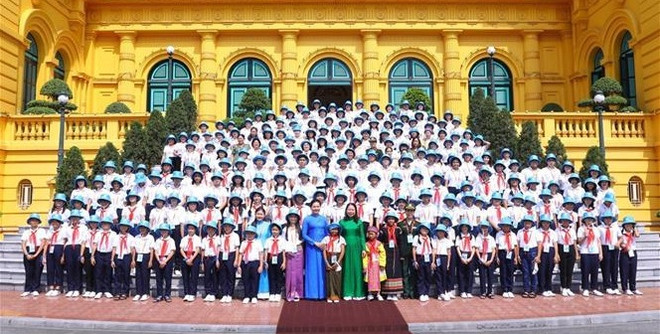 La vice-présidente de la République rencontre les délégués assistant au camp d'été "Tournesols" 2023 ảnh 2 La vice-présidente de la République rencontre les délégués assistant au camp d'été "Tournesols" 2023 ảnh 2