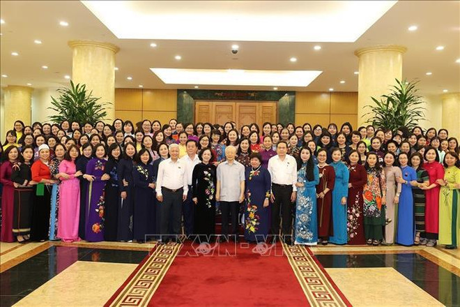 Le leader du Parti rencontre le groupe de femmes députées de la 15e législature de l’AN ảnh 2 Le leader du Parti rencontre le groupe de femmes députées de la 15e législature de l’AN ảnh 2