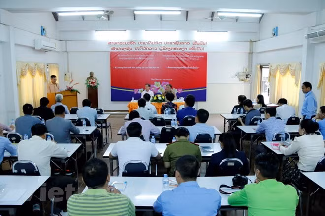 Cours de formation en compétences journalistique au Laos ảnh 1