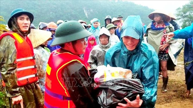 Inondations au Centre : le Front de la Patrie du Vietnam se tient aux côtés des sinistrés ảnh 1 Inondations au Centre : le Front de la Patrie du Vietnam se tient aux côtés des sinistrés ảnh 1