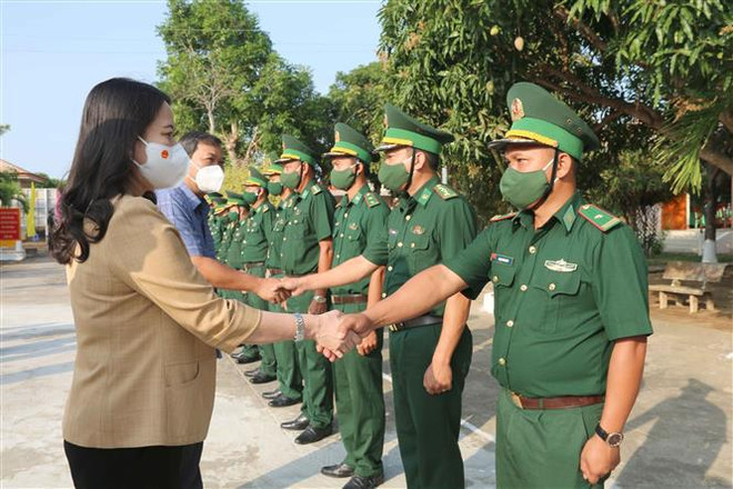 Têt : Des dirigeants de l’Etat et du gouvernement en tournée à Tra Vinh et à Son La ảnh 1 Têt : Des dirigeants de l’Etat et du gouvernement en tournée à Tra Vinh et à Son La ảnh 1