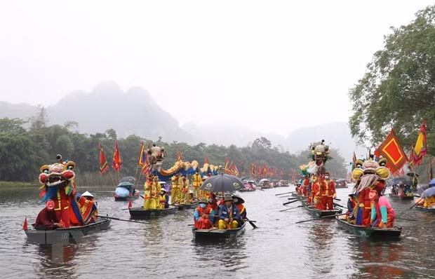 Ouverture de la fête de Trang An dans la province de Ninh Binh ảnh 1
