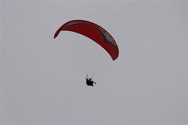 Tourisme : Vol en parapente à Hoa Binh ảnh 1 Tourisme : Vol en parapente à Hoa Binh ảnh 1