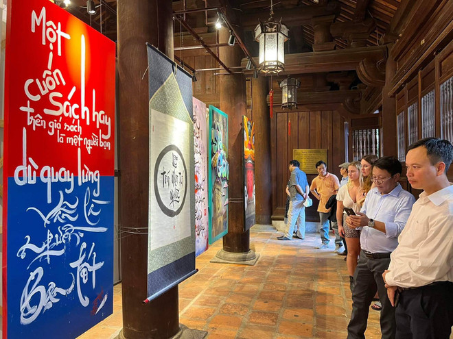 Exposition de calligraphie et de graffiti au Temple de la littérature à Hanoï ảnh 1