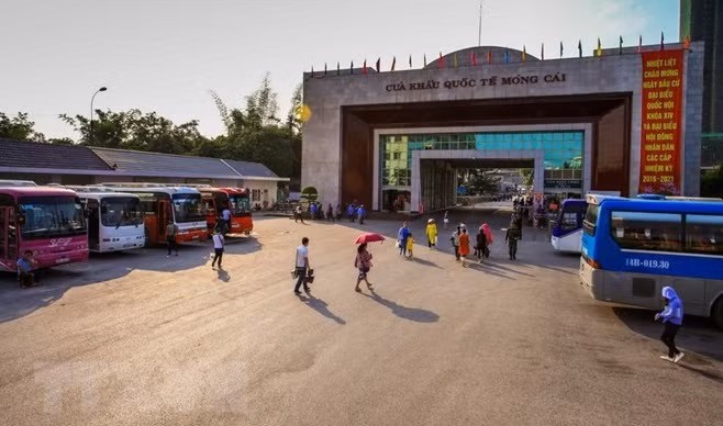 Quang Ninh : réouverture de la porte frontalière de Mong Cai ảnh 1 Quang Ninh : réouverture de la porte frontalière de Mong Cai ảnh 1
