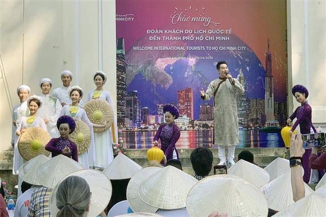 Ho Chi Minh-Ville accueille près de 130 touristes américains ảnh 2 Ho Chi Minh-Ville accueille près de 130 touristes américains ảnh 2