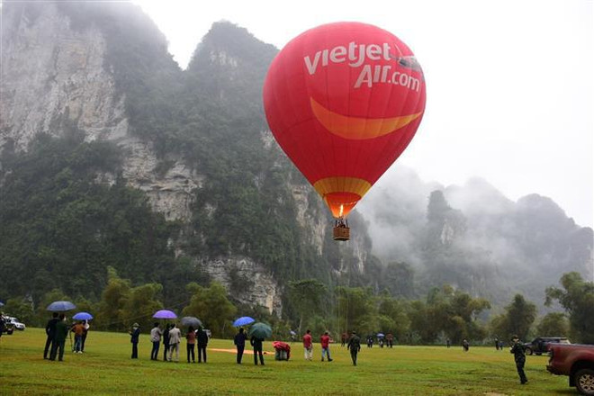 Vols d'essai en montgolfière dans le ciel de la province de Tuyen Quang ảnh 2 Vols d'essai en montgolfière dans le ciel de la province de Tuyen Quang ảnh 2