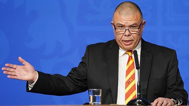 Un professeur britannique élu président d'honneur de l'Association des intellectuels vietnamiens ảnh 1 Un professeur britannique élu président d'honneur de l'Association des intellectuels vietnamiens ảnh 1