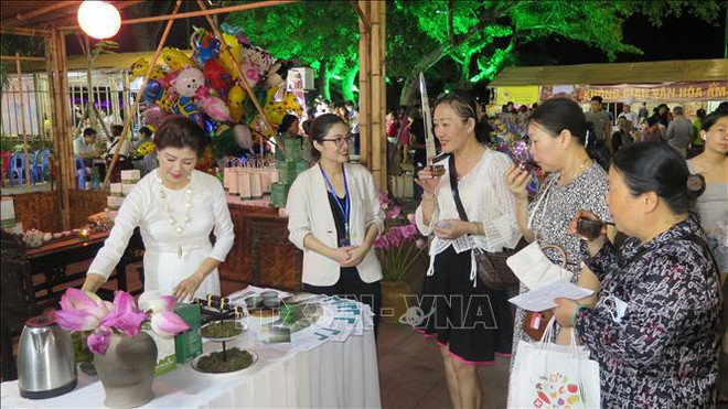 Le festival gastronomique de Huê attire un grand nombre de visiteurs ảnh 2 Le festival gastronomique de Huê attire un grand nombre de visiteurs ảnh 2