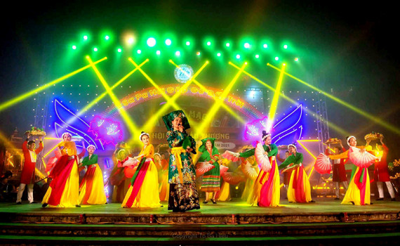 Carnaval de rue de Sa Pa 2022 au début d'avril ảnh 1 Carnaval de rue de Sa Pa 2022 au début d'avril ảnh 1