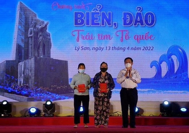 Programme artistique "La Mer et les îles – le Cœur de la Patrie" à Ly Son ảnh 1