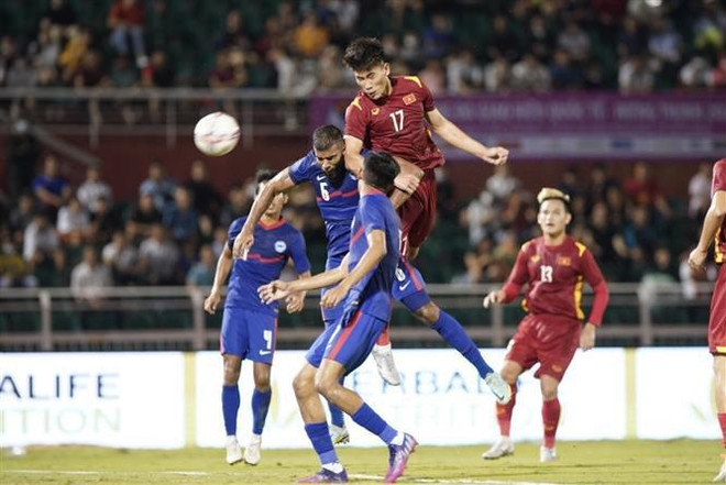 Le Vietnam s'impose 4 à 0 contre Singapour lors d'un match de football amical ảnh 1 Le Vietnam s'impose 4 à 0 contre Singapour lors d'un match de football amical ảnh 1