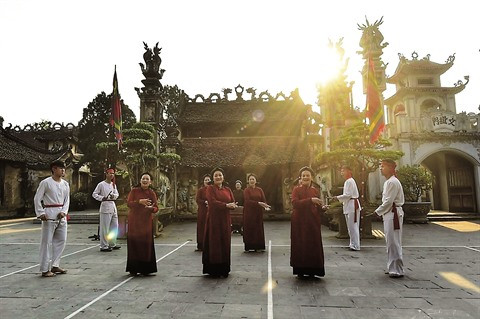 La maison communale et le village traditionnel ảnh 1 La maison communale et le village traditionnel ảnh 1