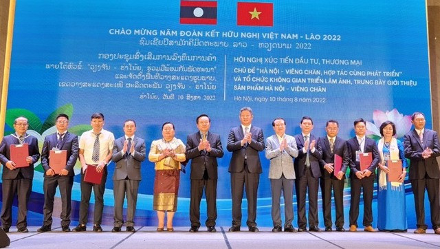 Hanoï et Vientiane promeuvent la coopération d'investissement, de commerce et de tourisme ảnh 1 Hanoï et Vientiane promeuvent la coopération d'investissement, de commerce et de tourisme ảnh 1