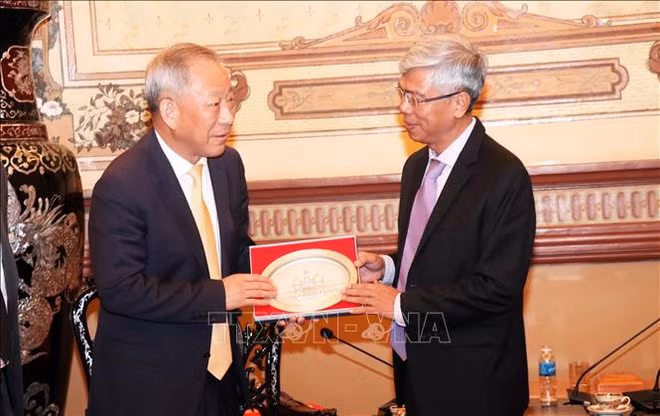 HCM-Ville coopère avec un groupe chinois dans les infrastructures ảnh 1