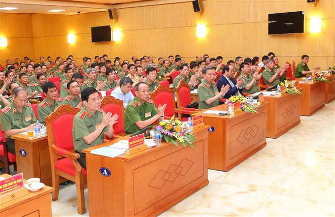 Le PM assigne des tâches aux forces de sécurité publique ảnh 2 Le PM assigne des tâches aux forces de sécurité publique ảnh 2