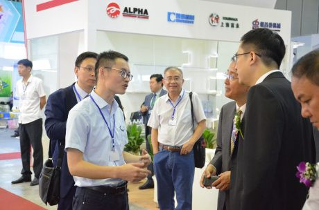 Ouverture de quatre foires-expositions internationales à HCM-Ville ảnh 1