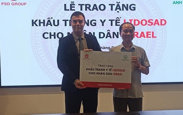 Le Vietnam présente 100.000 masques faciaux à Israël ảnh 1 Le Vietnam présente 100.000 masques faciaux à Israël ảnh 1