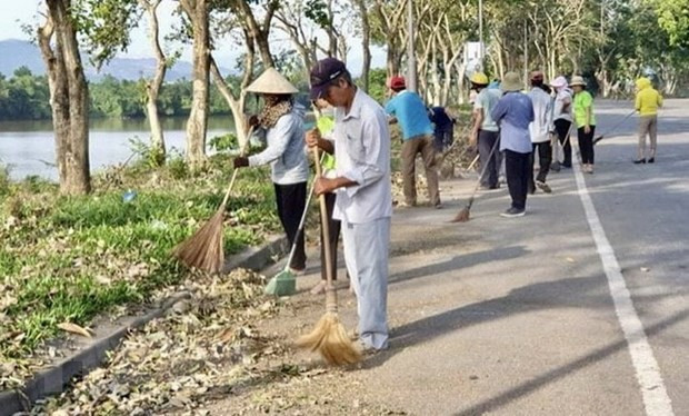 Huê : Un dimanche vert pour embellir la ville après le typhon Nuol ảnh 1 Huê : Un dimanche vert pour embellir la ville après le typhon Nuol ảnh 1
