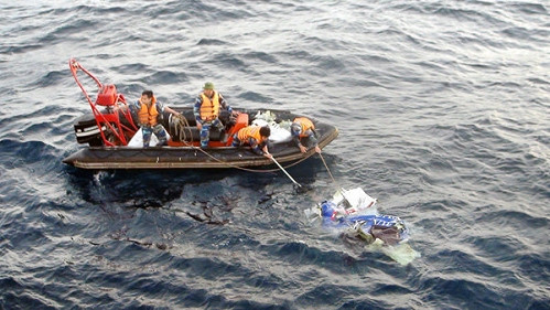 CASA-212: un siège repêché, les recherches continuent ảnh 1 CASA-212: un siège repêché, les recherches continuent ảnh 1