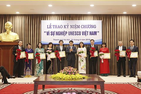 La médaille «Pour l’oeuvre de l’UNESCO Vietnam» à 20 individus exemplaires ảnh 1