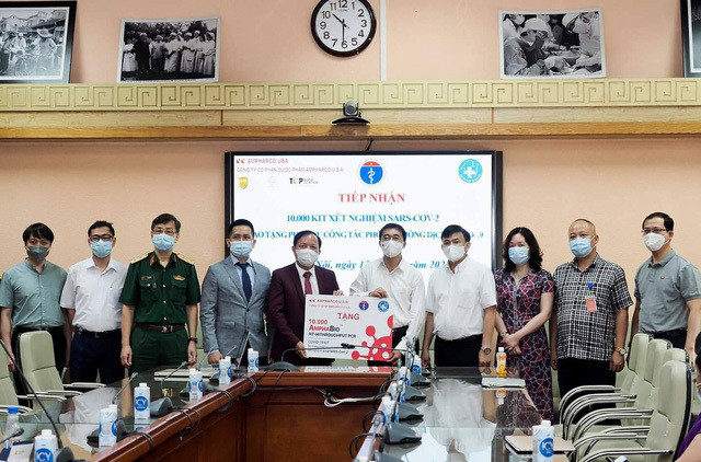 10 000 kits de tests de dépistage du coronavirus offerts au ministère de la Santé ảnh 1 10 000 kits de tests de dépistage du coronavirus offerts au ministère de la Santé ảnh 1