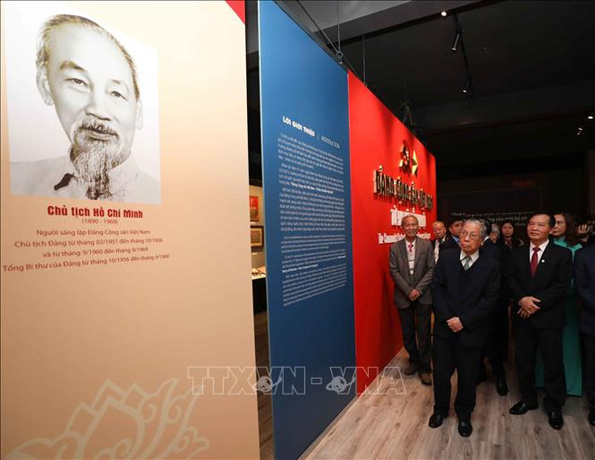 Exposition sur le Parti communiste du Vietnam et ses congrès nationaux à Hanoï ảnh 1 Exposition sur le Parti communiste du Vietnam et ses congrès nationaux à Hanoï ảnh 1