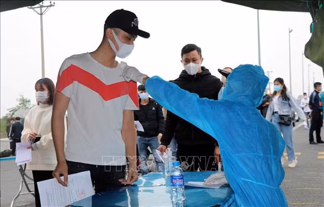 Quang Ninh: aucun nouveau cas de transmission locale du COVID-19 pendant plus de dix jours ảnh 2
