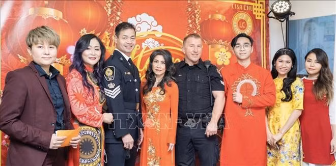 Les Vietnamiens à l’étranger fêtent le Têt traditionnel 2021 ảnh 2