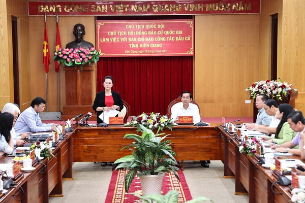 La présidente de l'AN travaille avec le Comité de pilotage des élections de Kien Giang ảnh 1 La présidente de l'AN travaille avec le Comité de pilotage des élections de Kien Giang ảnh 1