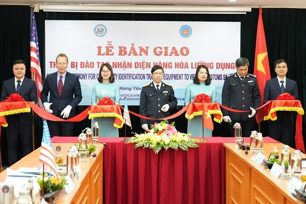 Le Vietnam reçoit du matériel des Etats-Unis pour l'identification des biens à double usage ảnh 1 Le Vietnam reçoit du matériel des Etats-Unis pour l'identification des biens à double usage ảnh 1