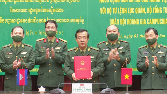 Défense frontalière : signature d’un protocole d’accord Vietnam-Cambodge ảnh 1 Défense frontalière : signature d’un protocole d’accord Vietnam-Cambodge ảnh 1