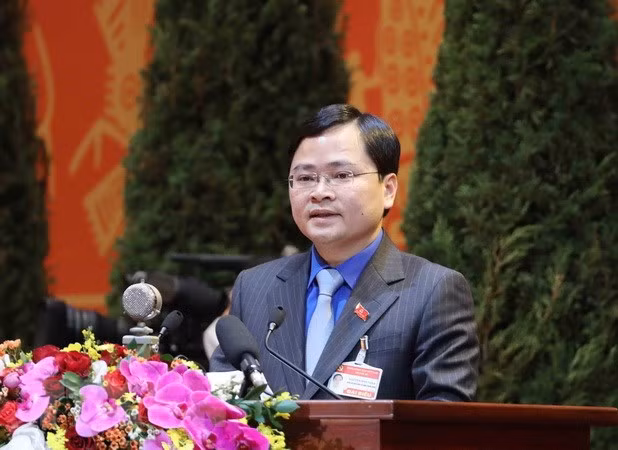 Remise de l’insigne "Pour les jeunes générations" à 78 individus vietnamiens ảnh 1