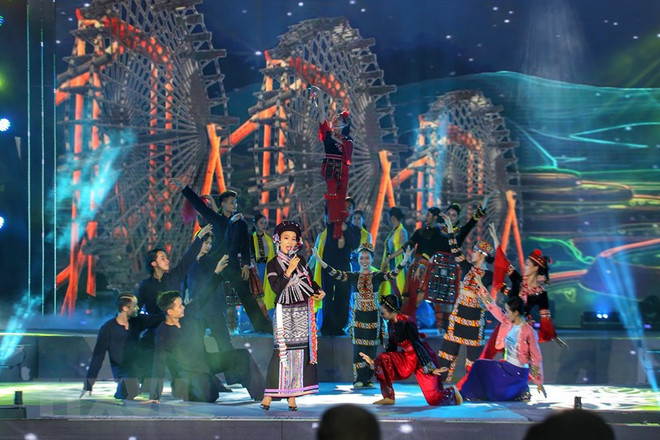 Un programme artistique pour célébrer la Journée de la culture des ethnies du Vietnam ảnh 2 Un programme artistique pour célébrer la Journée de la culture des ethnies du Vietnam ảnh 2