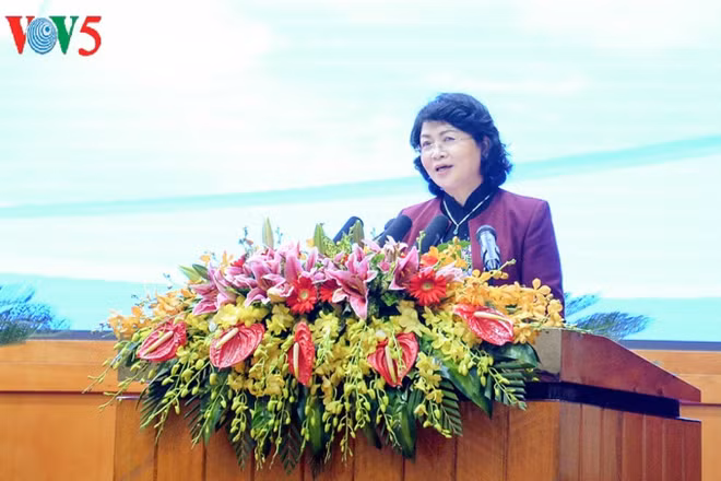 Dang Thi Ngoc Thinh à une conférence de Quang Ninh sur l’émulation ảnh 1