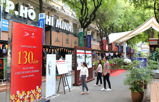 Diverses expositions célébrant le 130e anniversaire de la naissance du Président Hô Chi Minh ảnh 3 Diverses expositions célébrant le 130e anniversaire de la naissance du Président Hô Chi Minh ảnh 3