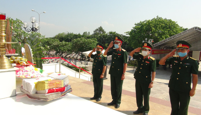 Quang Binh : Inhumation des restes de 26 soldats volontaires et experts vietnamiens tombés au Laos ảnh 1 Quang Binh : Inhumation des restes de 26 soldats volontaires et experts vietnamiens tombés au Laos ảnh 1