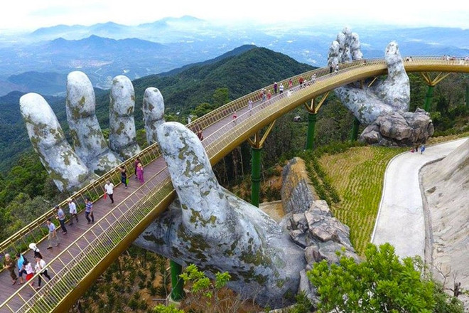 The Guide Awards 2018 : le pont d’or (Ba Na Hills - Da Nang) remporte le prix spécial ảnh 1 The Guide Awards 2018 : le pont d’or (Ba Na Hills - Da Nang) remporte le prix spécial ảnh 1