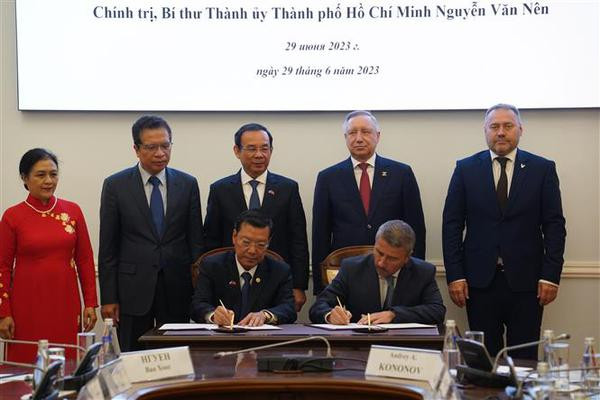 Ho Chi Minh-Ville et Saint-Pétersbourg renforcent leur amitié et leur partenariat stratégique intégral ảnh 2 Ho Chi Minh-Ville et Saint-Pétersbourg renforcent leur amitié et leur partenariat stratégique intégral ảnh 2