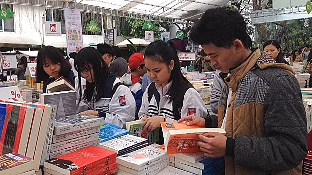 Ouverture de la Fête printanière du livre ảnh 1