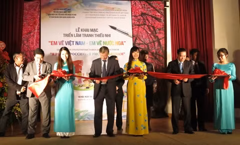 Le Vietnam et la Russie vus par des enfants ảnh 1