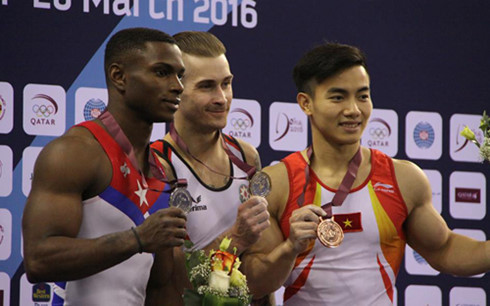 Pham Phuoc Hung en bronze à la Coupe du monde de gymnastique à Doha ảnh 1