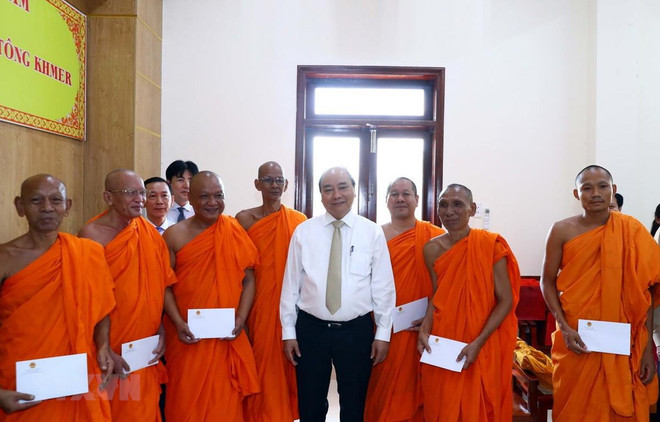 Le PM visite l'Académie du Bouddhisme Theravada Khmer ảnh 1 Le PM visite l'Académie du Bouddhisme Theravada Khmer ảnh 1