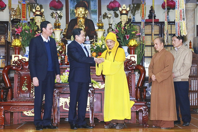 Têt : visite des anciens dirigeants du Parti et de l’Etat ảnh 1 Têt : visite des anciens dirigeants du Parti et de l’Etat ảnh 1