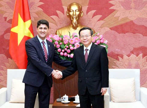 Le vice-président de l’AN Phung Quoc Hien reçoit le PDG de Coca-Cola Vietnam ảnh 1 Le vice-président de l’AN Phung Quoc Hien reçoit le PDG de Coca-Cola Vietnam ảnh 1