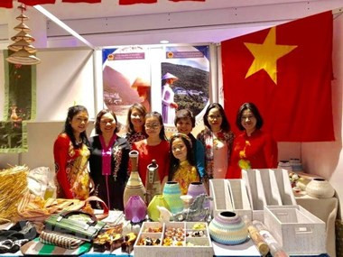 Le Vietnam participe à un bazar de charité en Ukraine ảnh 1 Le Vietnam participe à un bazar de charité en Ukraine ảnh 1