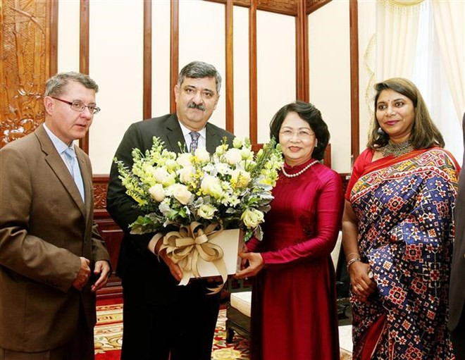 La vice-présidente Dang Thi Ngoc Thinh reçoit le président de SOS Villages d’enfants International ảnh 1 La vice-présidente Dang Thi Ngoc Thinh reçoit le président de SOS Villages d’enfants International ảnh 1