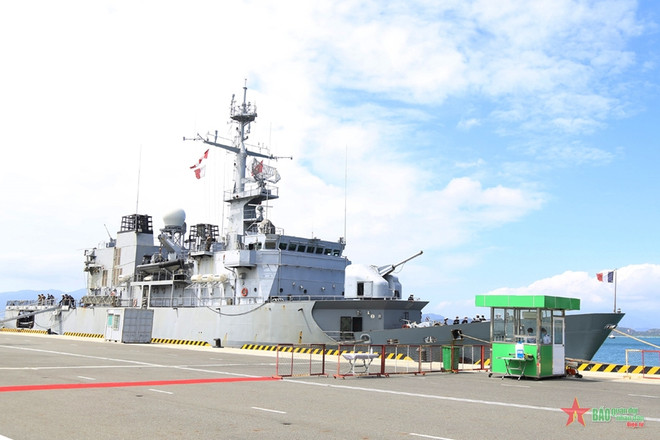 La frégate française Vendémiaire en visite à Khanh Hoa ảnh 1 La frégate française Vendémiaire en visite à Khanh Hoa ảnh 1